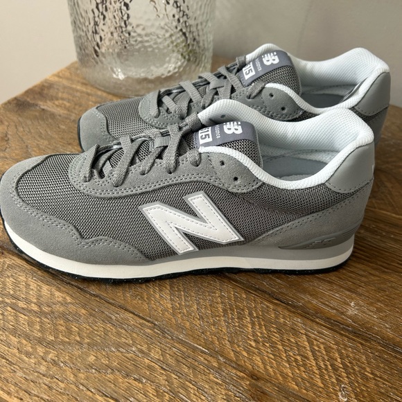 NWOT New Balance Women's 515 Retro Sneaker - Picture 5 of 11